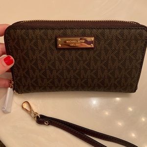 Michael Kors ZIP around wallet